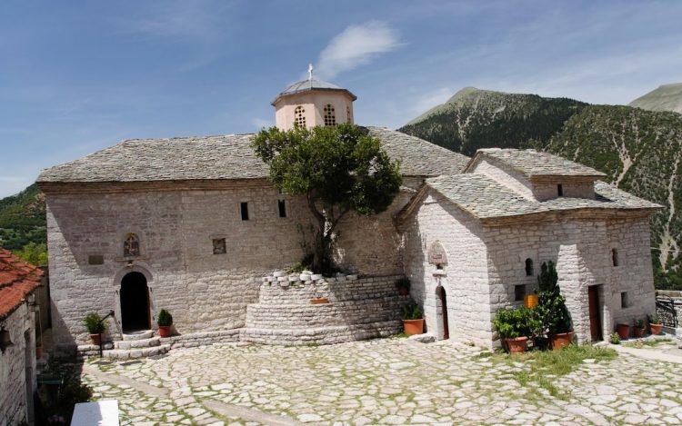 Ανοιχτή καθημερινά η Ιερά Μονή Παναγίας Σπηλιάς – Καθημερινές Ακολουθίες