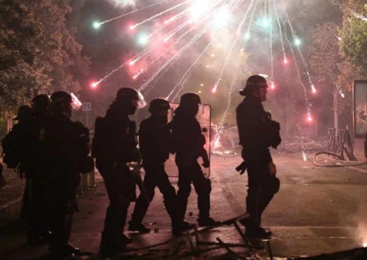 Χάος δίχως τέλος στη Γαλλία μετά τον θάνατο του 17χρονου Ναέλ – 249 αστυνομικοί τραυματίστηκαν χθες βράδυ