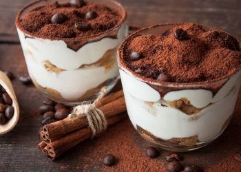 Εύκολο τιραµισού σε ποτήρι από την αγαπημένη μας παριανή Σεφ Αργυρώ Μπαρμπαρίγου