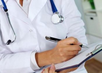 Γυναίκα χτύπησε γιατρό γιατί δεν της χορήγησε «μαϊμού»-άδεια