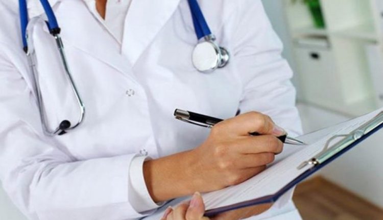 Γυναίκα χτύπησε γιατρό γιατί δεν της χορήγησε «μαϊμού»-άδεια