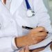 Γυναίκα χτύπησε γιατρό γιατί δεν της χορήγησε «μαϊμού»-άδεια