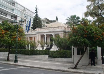 Τα ονόματα και οι καραμπόλες στα υπουργεία