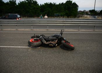 Θρήνος στην Λάρισα για την 26χρονη που «έφυγε» στο τροχαίο – Τραυματισμένος ο 25χρονος οδηγός της μηχανής