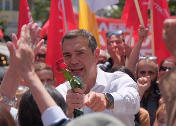 Σε µαζικές εκκαθαρίσεις στελεχών αµέσως µετά τις εκλογές πιέζεται να προχωρήσει ο Τσίπρας