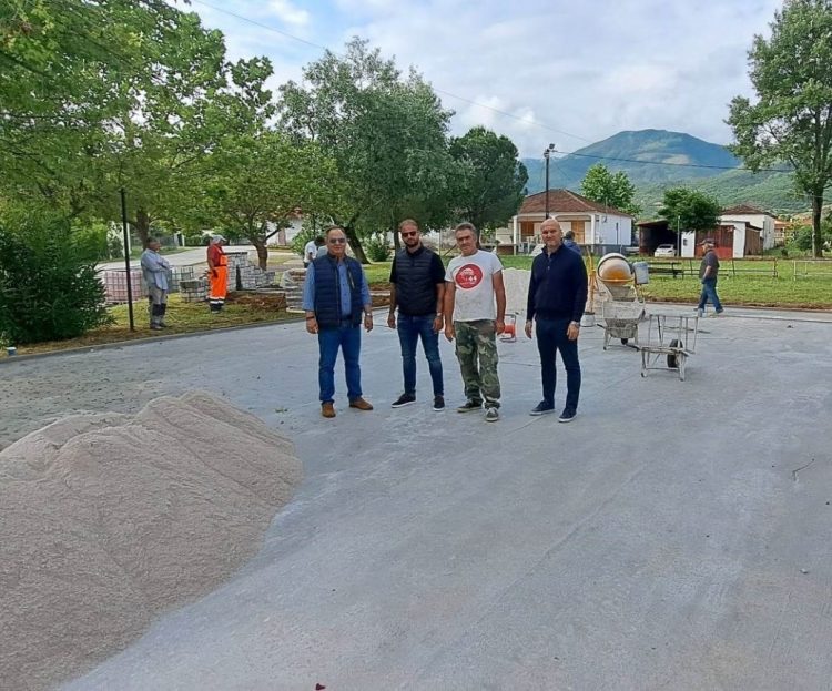 Με γρήγορους ρυθμούς προχωρά η κατασκευή της πλατείας Παλιουρίου