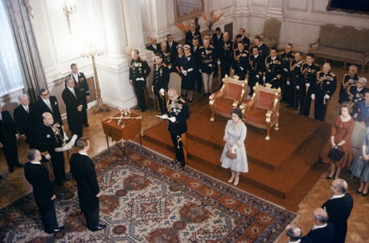 Απρόσμενη και σημαντική ανακάλυψη στο Τατόι -Βρέθηκαν τα βασιλικά εμβλήματα του Όθωνα: Στέμμα, ξίφος, σκήπτρο