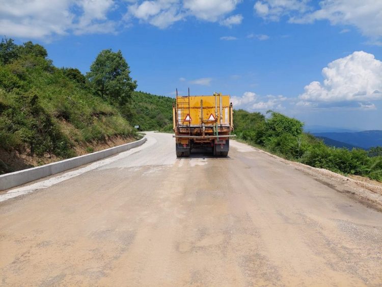 Η Περιφέρεια φτιάχνει το δρόμο από τη Ρεντίνα έως τα όρια του νομού Ευρυτανίας