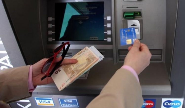 Δημόσιοι υπάλληλοι-συνταξιούχοι: Πότε & πώς θα δουν τις απολαβές τους να αυξάνονται