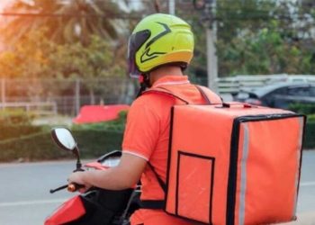 Γεωργιάδης: Απαγορεύεται κάθε εξωτερική εργασία και delivery σήμερα 12:00 με 17:00