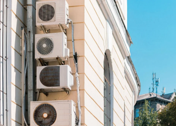 Κλιματιστικό: Η ιδανική θερμοκρασία που προτείνουν οι ειδικοί – Πόσες ώρες μπορεί να λειτουργεί και τι πρέπει να προσέχουμε