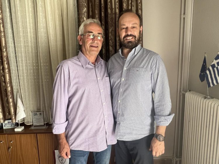 O Πρόεδρος της Τ.Κ. Πευκοφύτου Περικλής Κουτσογιάννης με «ΝΕΑ ΠΟΡΕΙΑ» και Φάνη Στάθη