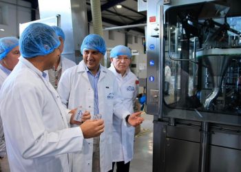 Επίσκεψη ΥπΑΑΤ, Λευτέρη Αυγενάκη στο εργοστάσιο νερού ΘΕΟΝΗ