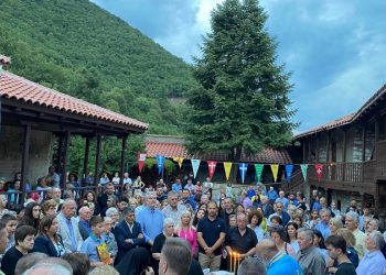 Πλήθος προσκυνητών στον Εσπερινό της Κοιμήσεως της Θεοτόκου στην Ιερά Μονή Ρεντίνης