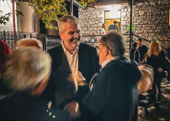 Αγκαλιάζουν τον Κατσή οι πολίτες…