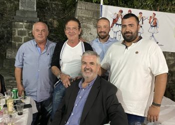 Οι πολίτες αγκαλιάζουν τον Κατσή