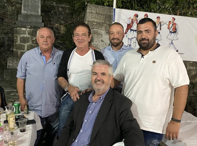 Οι πολίτες αγκαλιάζουν τον Κατσή