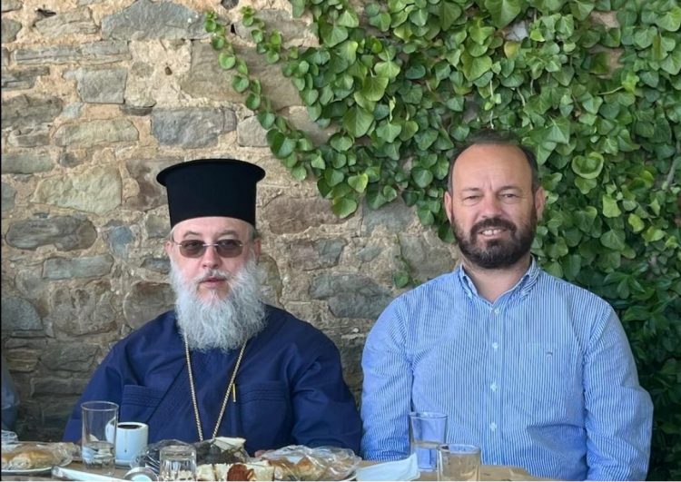 Με την ευχή του αγίου Κηφισιάς προχωρά ο Στάθης…!!!!