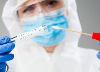 Κορωνοϊός: Επιδημικό «κύμα» σήκωσε ο Δεκαπενταύγουστος – Υπερδιπλάσιες οι νοσηλείες