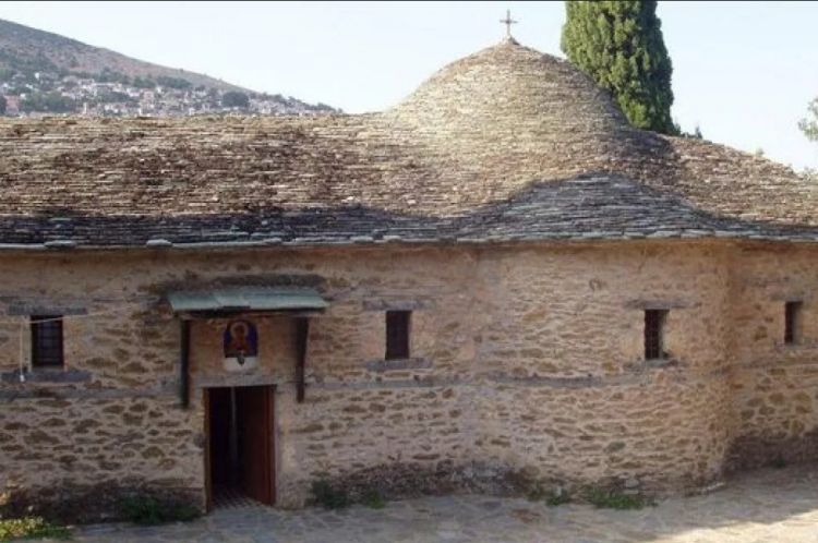 Λάρισα: Έσκαψαν το εσωτερικό εκκλησίας για να βρουν… χαμένο θησαυρό – Πιάστηκαν επ’ αυτοφώρω