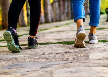 Μακροζωία: Πόσο πρέπει να περπατάς κάθε μέρα ανάλογα με την ηλικία σου