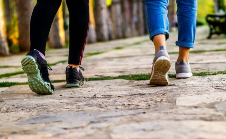 Μακροζωία: Πόσο πρέπει να περπατάς κάθε μέρα ανάλογα με την ηλικία σου