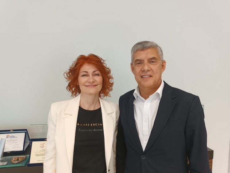 Μια δυναμική γυναίκα στο πλευρό του Αγοραστού…!!!