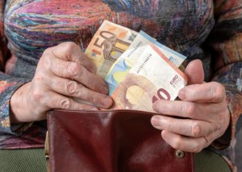 Το «κλειδωμένο» επίδομα για όσους δεν μπορούν να πάρουν σύνταξη (δικαιούχοι)