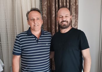 Ο πρόεδρος της Τ.Κ. Χάρματος Σπυρίδωνας Διάκος με «ΝΕΑ ΠΟΡΕΙΑ» και Φάνη Στάθη