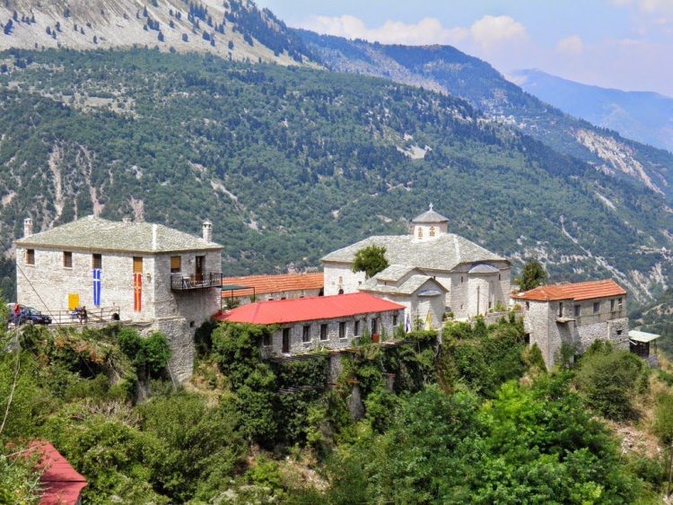 Ιερά Μονή Παναγίας Σπηλιάς | Πόλος έλξης για πλήθος προσκυνητών