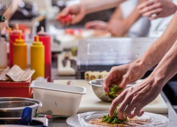 Ζητείται προσωπικό για μεγάλο fast food στη Χάγη