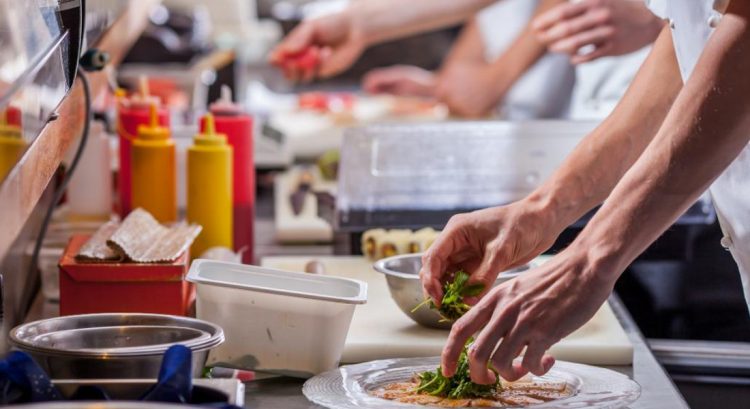 Ζητείται προσωπικό για μεγάλο fast food στη Χάγη