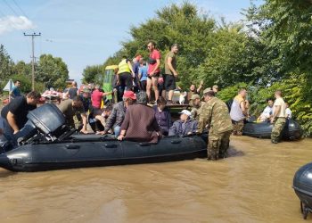 Συγκλονιστικό βίντεο από διασώσεις του στρατού στην Μαραθέα
