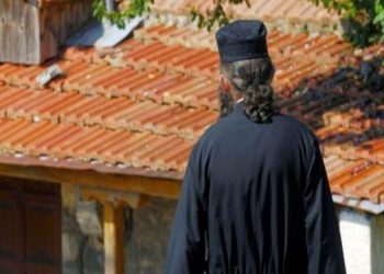 Ξύλο στο Άγιο Όρος: Γιατί πιάστηκαν στα χέρια οι μοναχοί (ο ένας φέρεται να ζει σε Ιερά Μονή της Καρδίτσας)