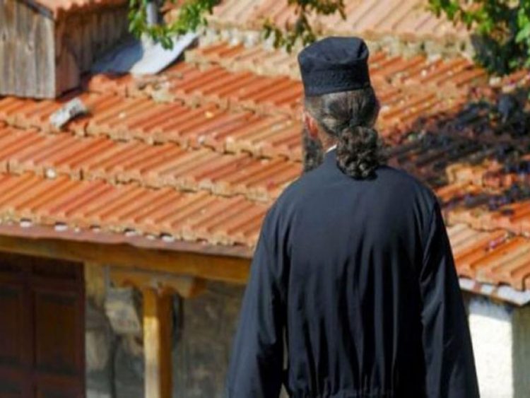 Ξύλο στο Άγιο Όρος: Γιατί πιάστηκαν στα χέρια οι μοναχοί (ο ένας φέρεται να ζει σε Ιερά Μονή της Καρδίτσας)