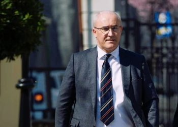 Ο γιατρός κινείται αθόρυβα…