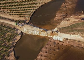 Λάρισα: Εικόνες από drone παρουσιάζουν την νέα κοίτη του Πηνειού που δημιουργήθηκε από τις πλημμύρες