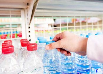 Ορίζεται ανώτατη τιμή πώλησης στο εμφιαλωμένο νερό που πωλείται στη Θεσσαλία