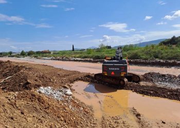 Συνεχίζονται από την Περιφέρεια οι επιχειρήσεις για την αποκατάσταση της κυκλοφορίας στο οδικό δίκτυο