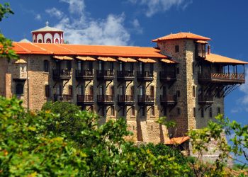 Έκλεισε ο δρόμος για την Ιερά Μονή Κορώνης