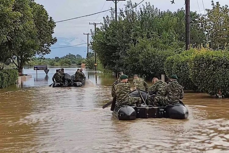 Πεζοναύτες, ελικόπτερα και φρεγάτες στη Θεσσαλία για την επερχόμενη κακοκαιρία