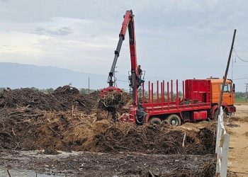 Σε  74 σημεία επιχειρούν μηχανήματα για τον καθαρισμό ποταμών και την αποκατάσταση αναχωμάτων