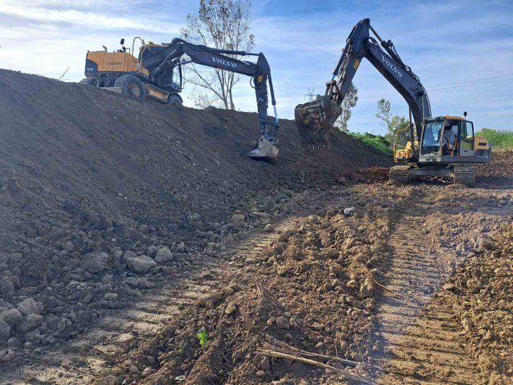 Συνεχίζονται από την Περιφέρεια οι επιχειρήσεις για καθαρισμό δρόμων-ρεμάτων-ποταμών