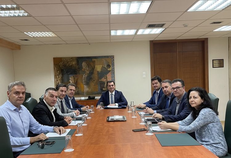 Συνάντηση του Υπουργού Ανάπτυξης με τους Εμπόρους για την παραγωγική ανασυγκρότηση της Θεσσαλίας