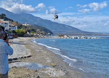 Βίντεο – ντοκουμέντο από τη χαμηλή πτήση ελικοπτέρου του Λιμενικού στον Πλαταμώνα – Τραυματίστηκε 42χρονη