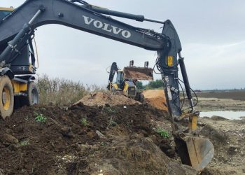 Συνεχίζονται από την Περιφέρεια οι επιχειρήσεις  για την αποκατάσταση δρόμων και την ενίσχυση αναχωμάτων