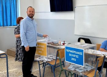 Άσκησε το εκλογικό του δικαίωμα ο υποψήφιος δήμαρχος Μουζακίου Φάνης Στάθης