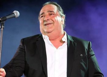 Bασίλης Καρράς: Αυτό είναι το νέο του βίντεο κλιπ για το τραγούδι «Χύμα στο Κύμα»