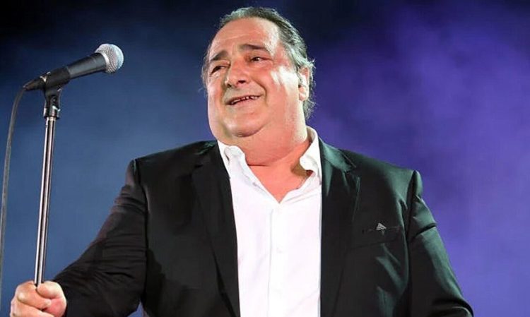 Bασίλης Καρράς: Αυτό είναι το νέο του βίντεο κλιπ για το τραγούδι «Χύμα στο Κύμα»