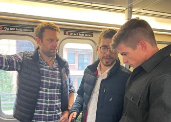 Ο ΣΥΡΙΖΑ ένα βήμα από τη διάλυση και ο Κασσελάκης… κάνει βόλτες στη Νέα Υόρκη